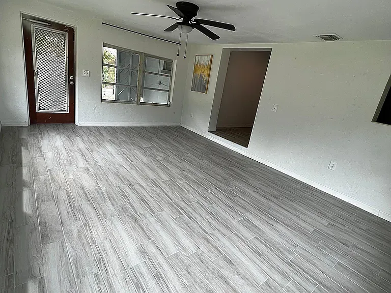 Building Photo - 135 Pinecrest Dr