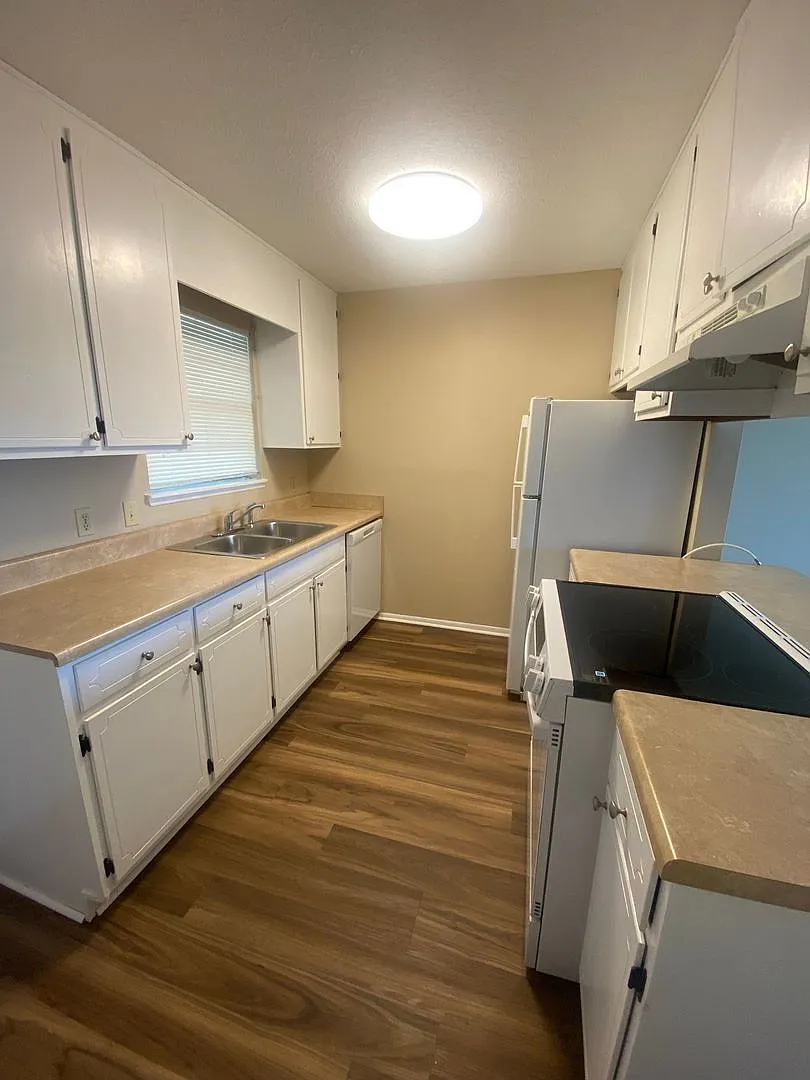 Large Townhome W/Master Balcony, Convenient To Tyndall Afb! *1/2 Off Security Deposit For A-D Mil... — Photo 4