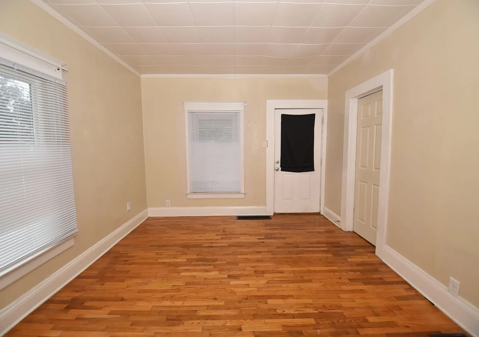 Mishawaka 1/2 story 3 bedroom single-family home with garage — Photo 3
