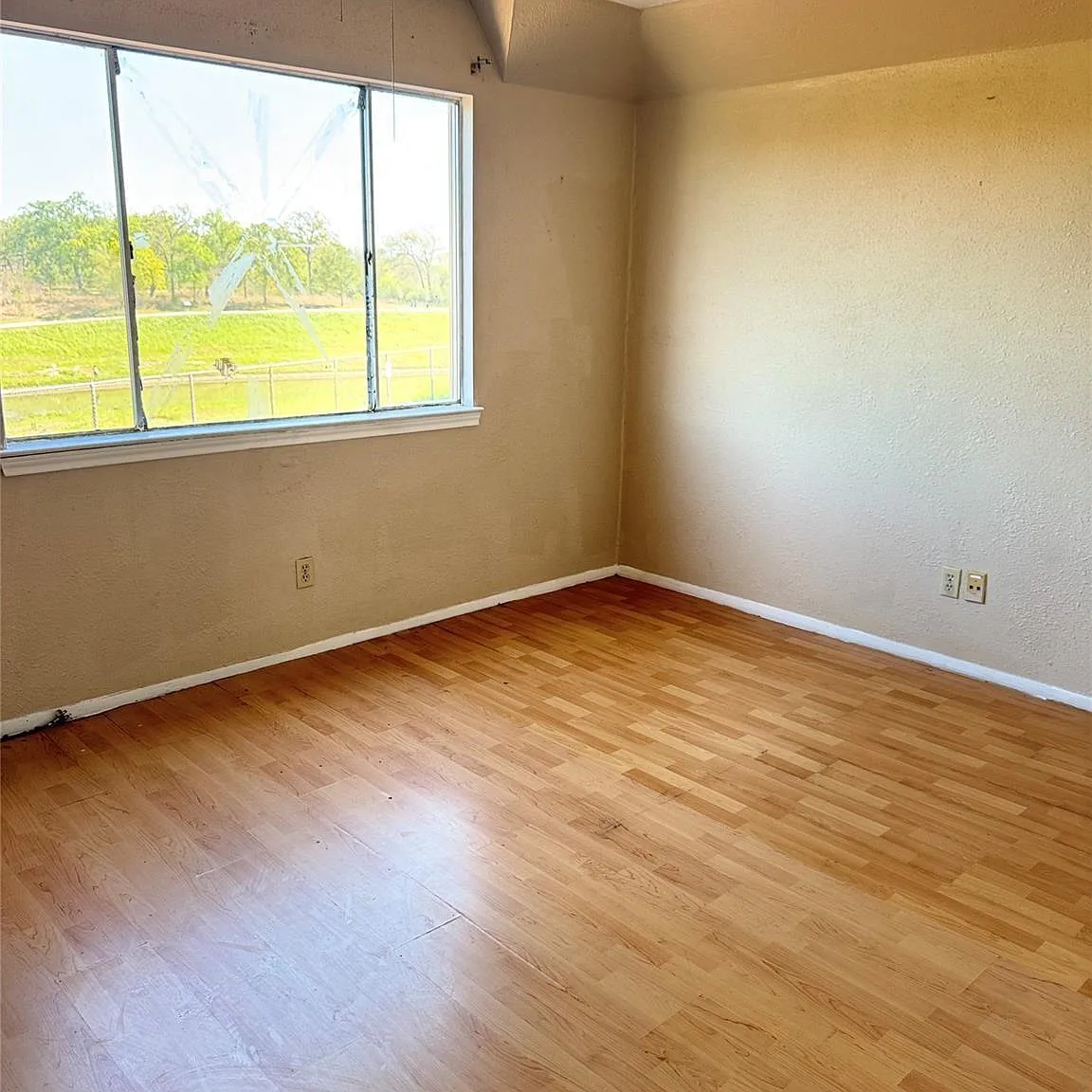 2 bed, 1.5 bath, 1122 sqft, $1,200 — Photo 4