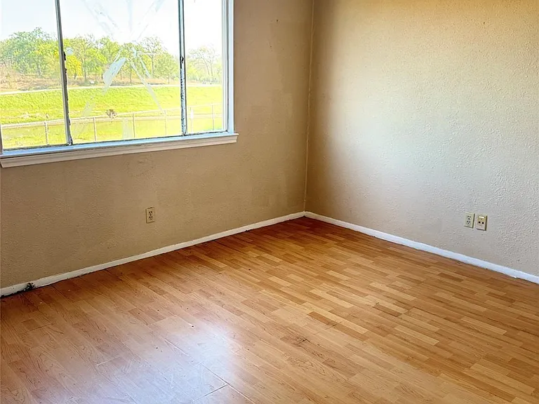 7818 Grove Ridge Dr — Photo 4