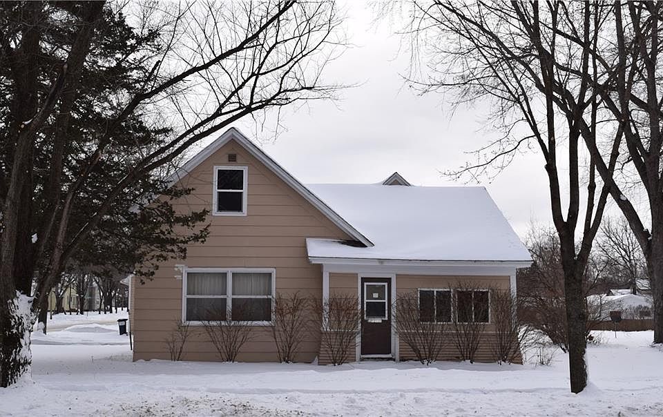 1st image of 220 21st Ave E