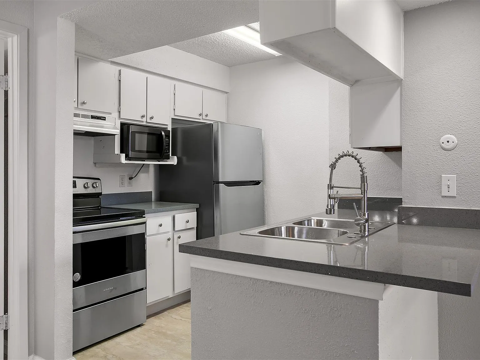 1 bed, 1.0 bath, 756 sqft, $1,350 — Photo 4