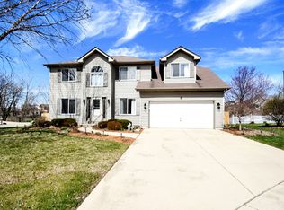 6 Golf View Ct, Bolingbrook, IL 60440