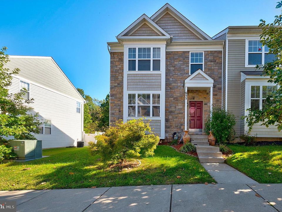 1st image of 655 Burr Oak Ct
