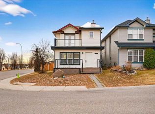 2103 NE Country Hills Cir NW, Calgary, AB T3K4Z3