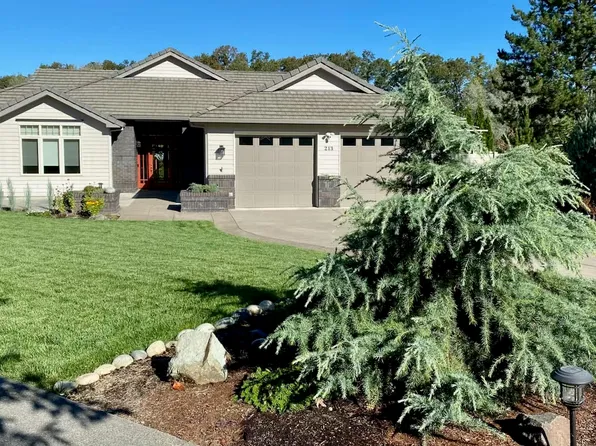 213 Princeville Dr, Eagle Pt, OR 97524