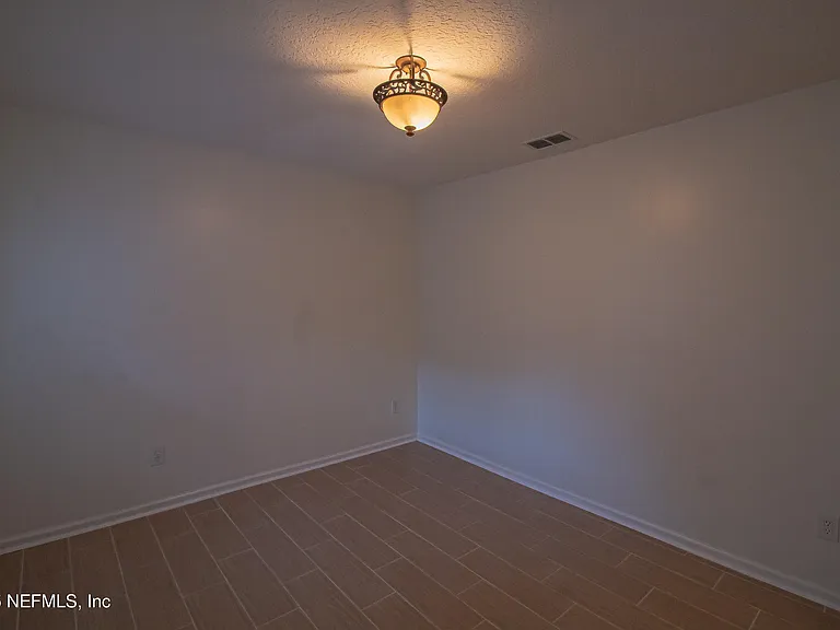 8146 Leafcrest Dr — Photo 17
