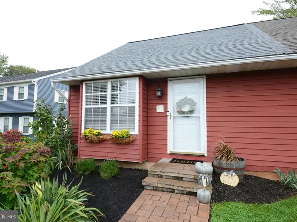 511 Spring Hill Dr, Harleysville, PA 19438