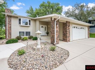 107 Smith Dr, Blue Earth, MN 56013