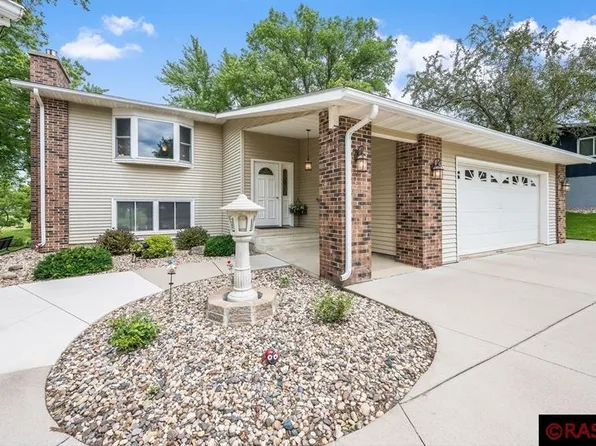 107 Smith Dr, Blue Earth, MN 56013