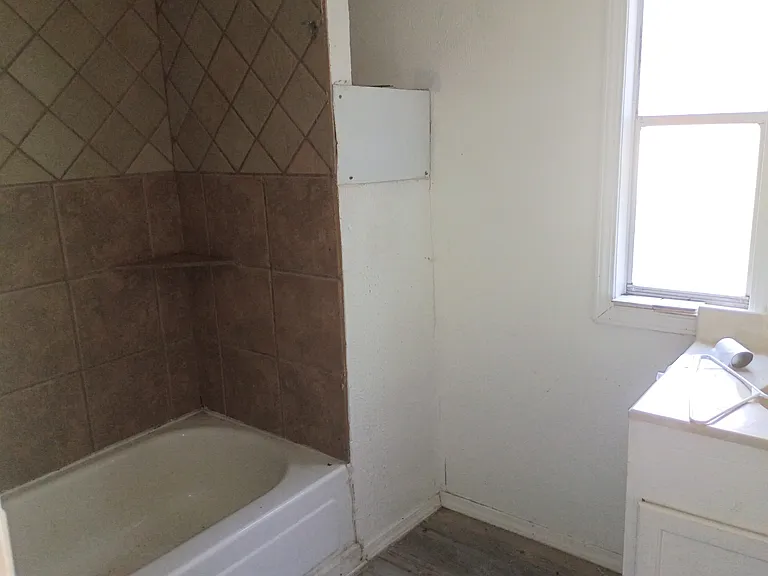 Lonnie Dr — Photo 12