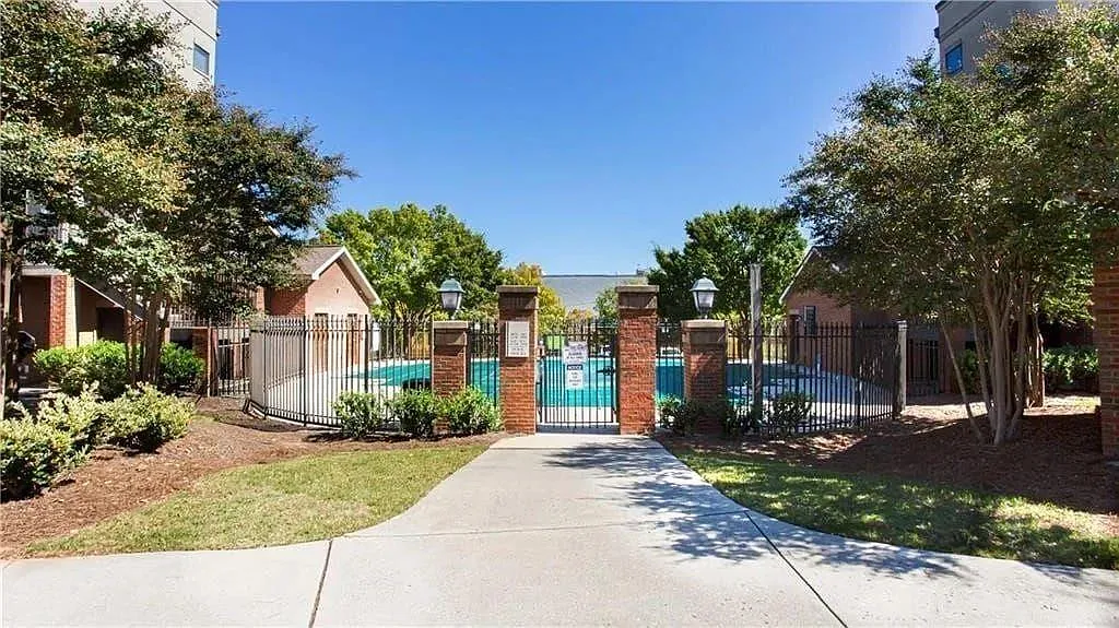 1 bed, 1.0 bath, $1,400 — Photo 2