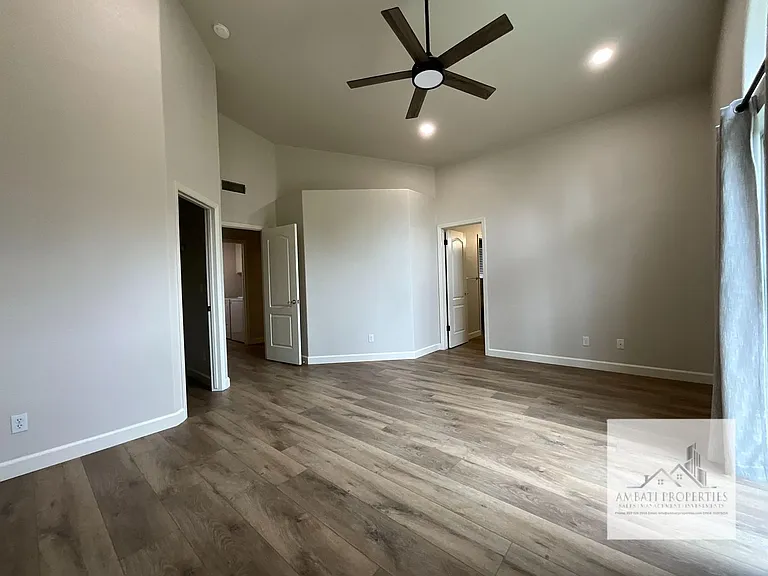 1834 E Lester Ave — Photo 14
