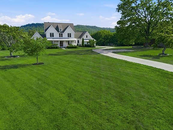 3rd image of 9652 Clovercroft Rd