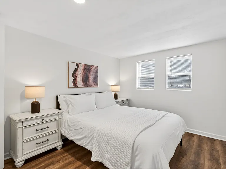 138 W Loretta Ave — Photo 32