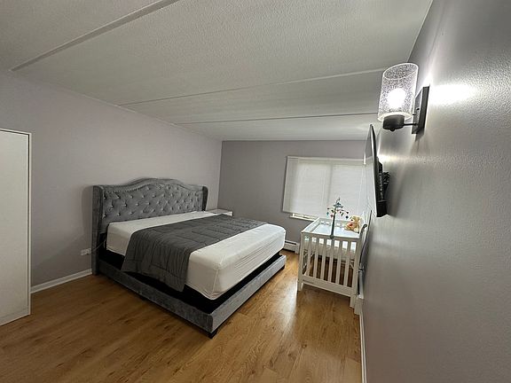 5th image of 483 N Larch Ave #105W