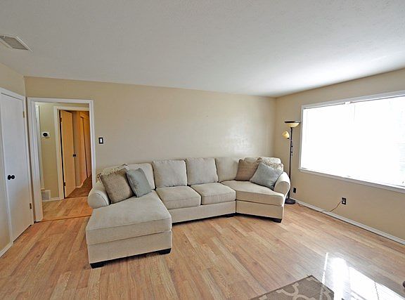 4th image of 4902 Delwood Ave