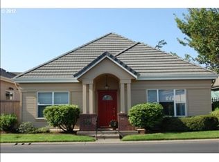 1870 Lake Shore Dr, Eugene, OR 97408