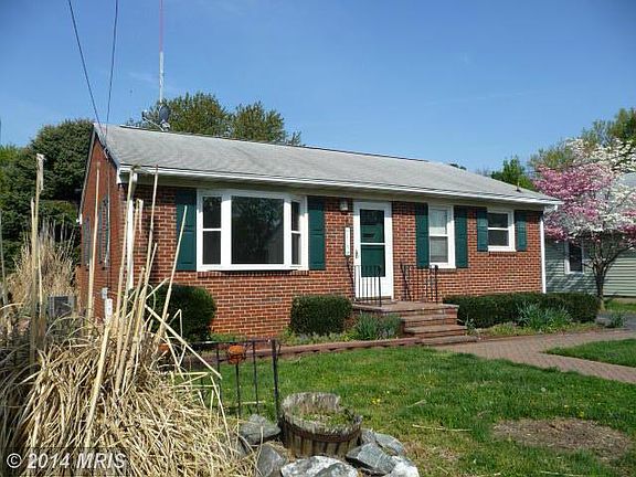 2nd image of 118 Hoyt St