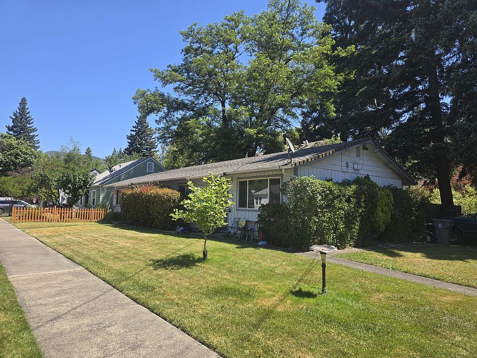 2nd image of 703 NW 2nd St
