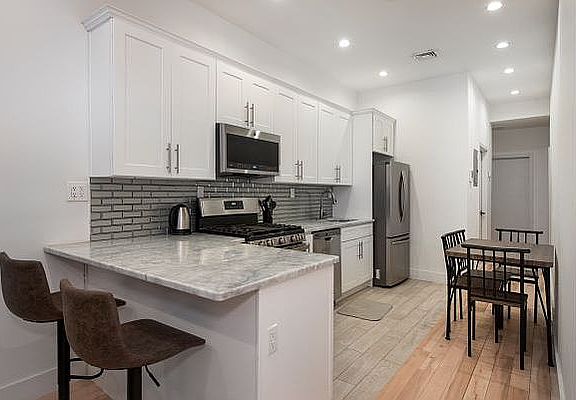 3rd image of 420 W 150th St #2