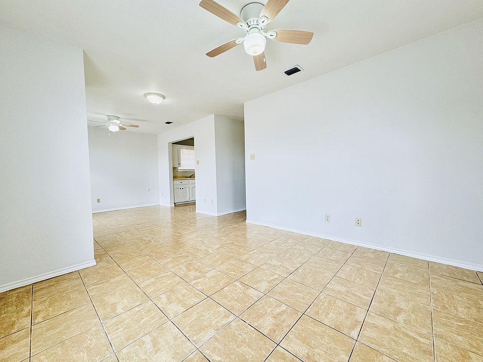 1st image of 2517 N 32nd St #1
