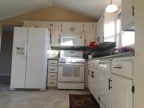 5th image of 13261 Gertrude St