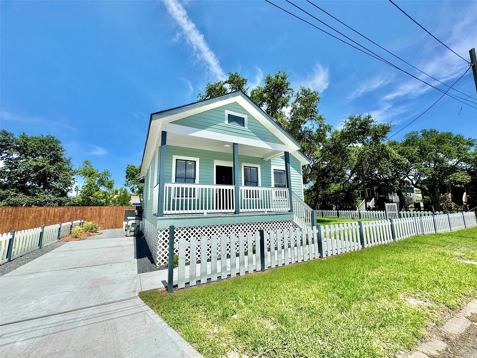 2 bed, 2.0 bath, 880 sqft, $2,000 — Photo 2