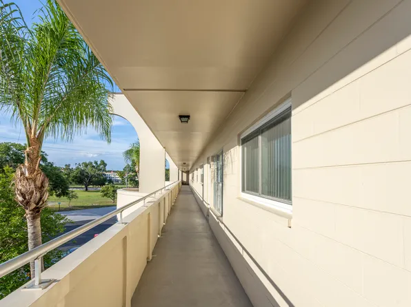 2379 Finlandia Ln, Clearwater, FL