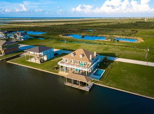 1079 Lagoon Dr, Crystal Beach, TX 77650