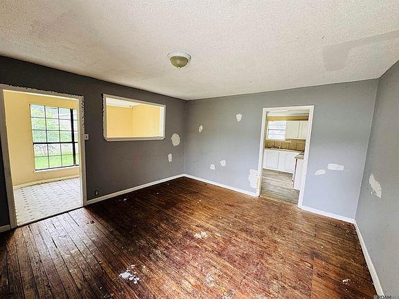 3rd image of 15430 Shirley Dr