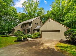 41 Forest Glen Dr, Woodbridge, CT 06525