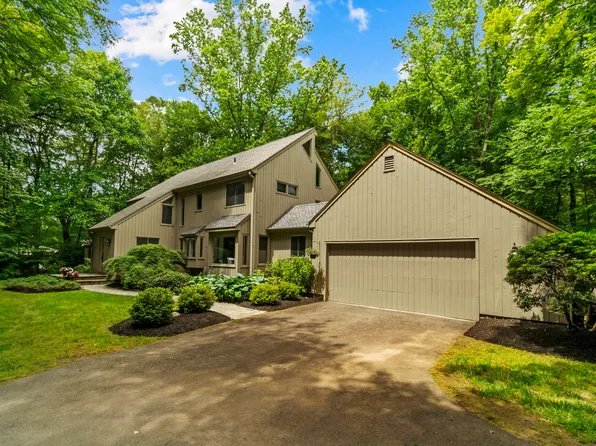 41 Forest Glen Drive, Woodbridge, CT 06525