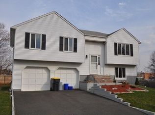 6 Meadow Ln, Old Bridge, NJ 08857