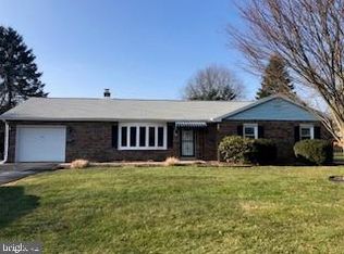 22 Green Acre Rd, Lititz, PA 17543