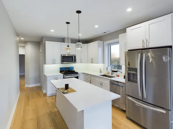 3745 S Lake Park Ave #2, Chicago, IL 60653