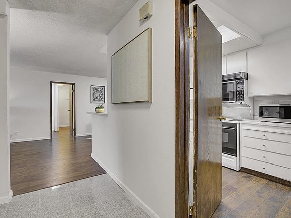 4th image of 302 Philip Dr APT 102