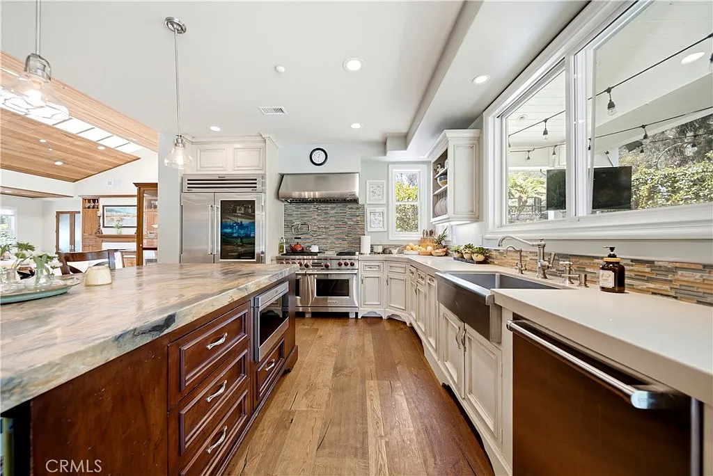 4 bed, 5.0 bath, 4310 sqft, $20,000 — Photo 3