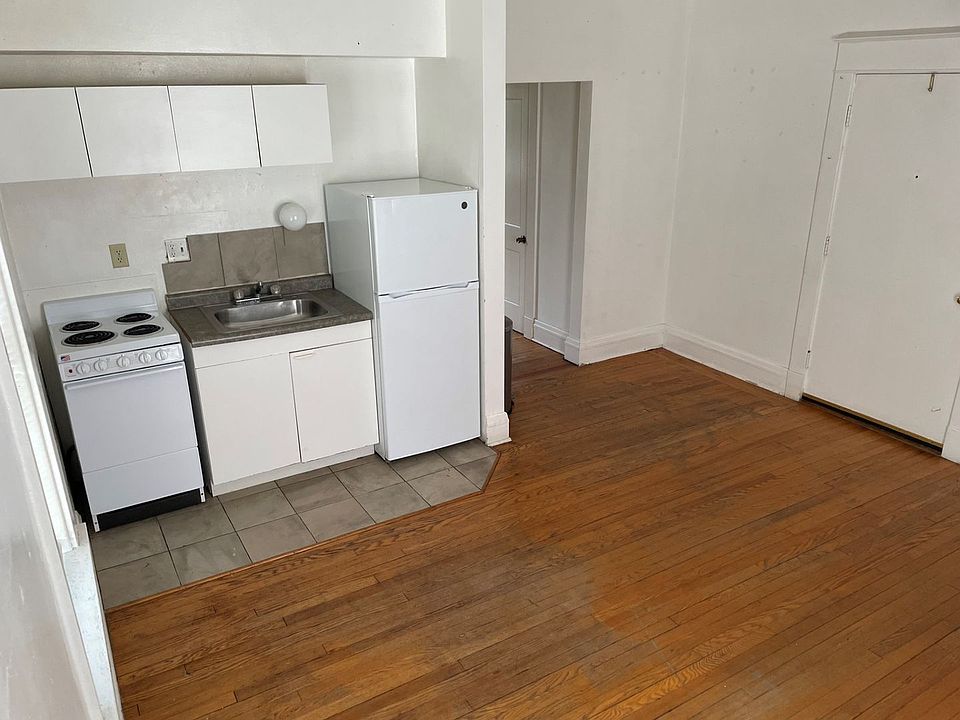 2nd image of 2500 S 60th St APT 2