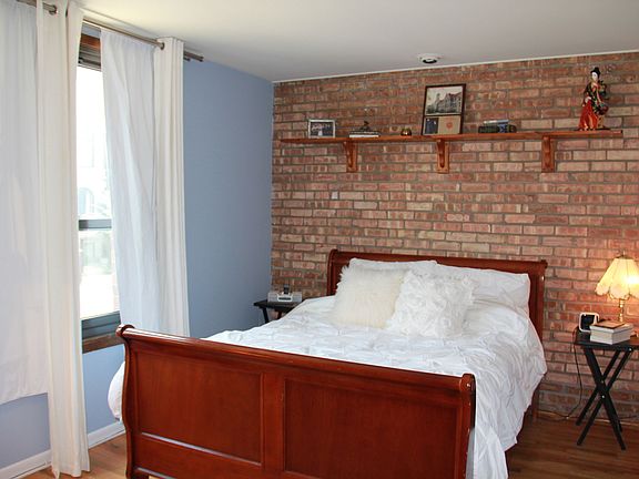 3rd image of 803 W Oakdale Ave APT 1A