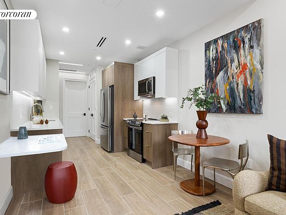 3rd image of 758 Metropolitan Ave #1B