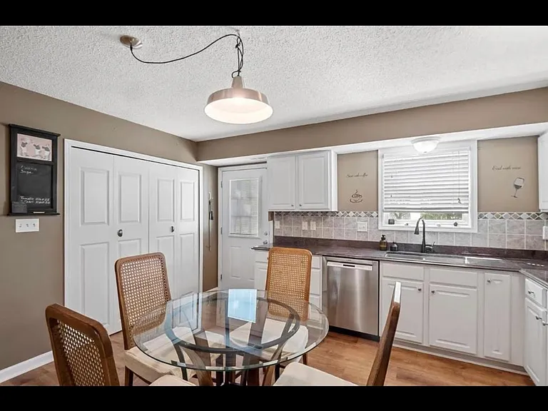 11 Deer Grove Dr — Photo 9