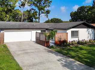 1392 Crescent Ct, Tarpon Springs, FL 34689
