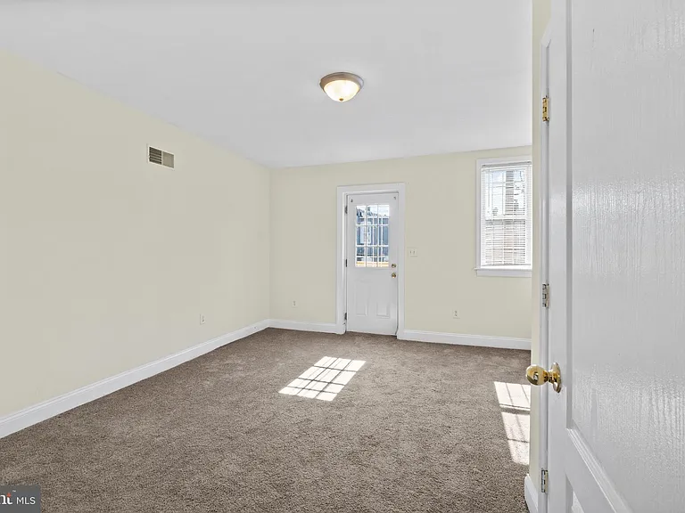 514 N Milton Ave — Photo 15