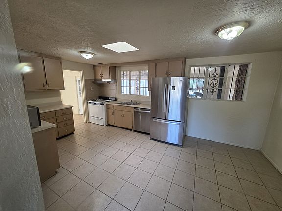 3rd image of 5301 Mescalero Rd NE