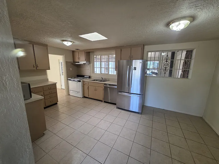 5301 Mescalero Rd NE — Photo 3