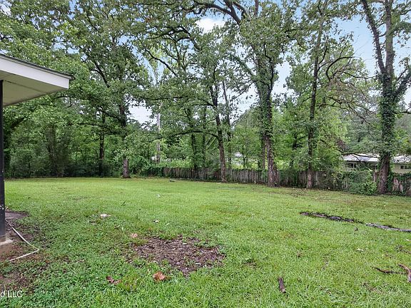 3rd image of 1664 Kentwood Dr