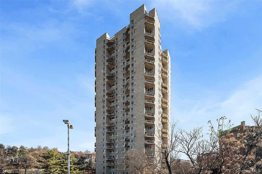 Ashburton Pl, Yonkers — Photo 1