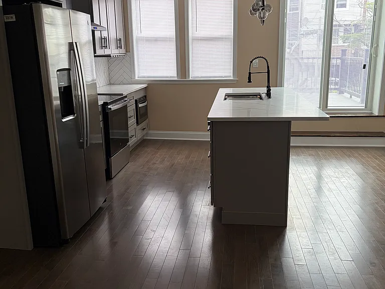 71st Ave — Photo 16